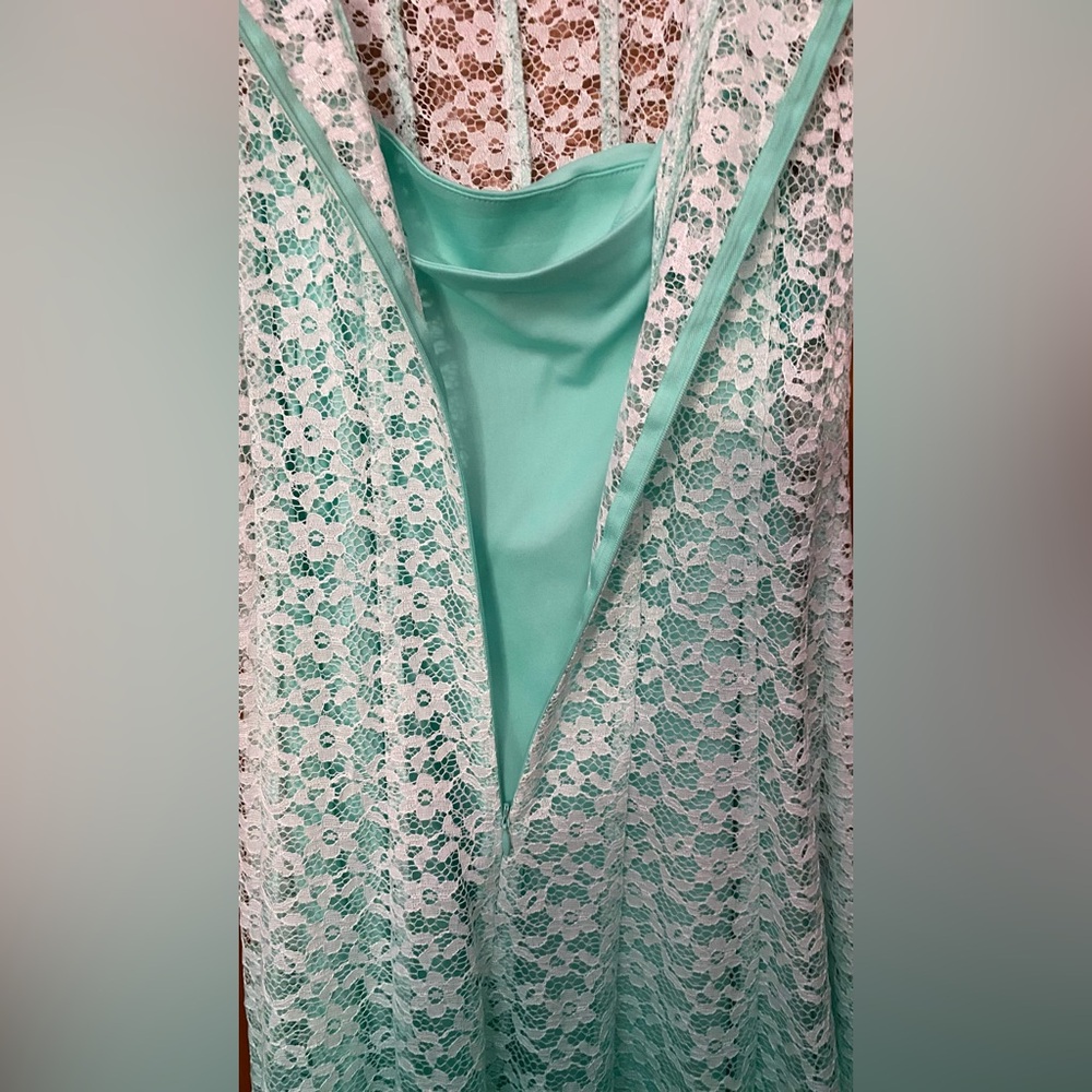 Leslie Fay, ombré, Lacey floral dress. Like new! - Picture 10 of 10